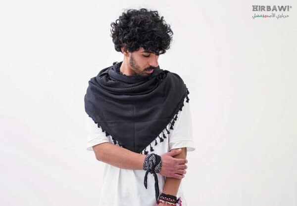 15 Ways to Wear a Keffiyeh & Shemagh (PHOTOS) | Hirbawi Kufiya